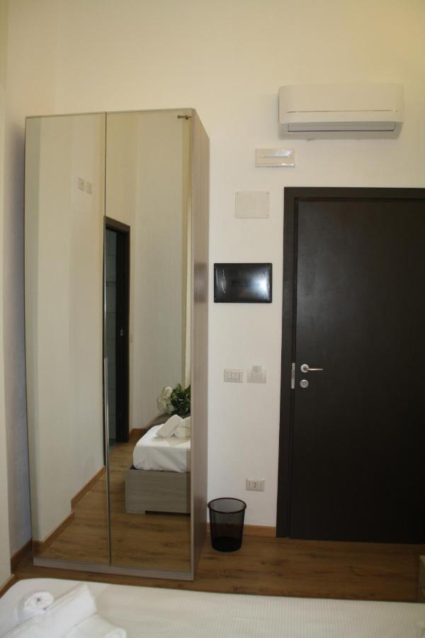 Le Colonne Milano Bed & Breakfast ภายนอก รูปภาพ