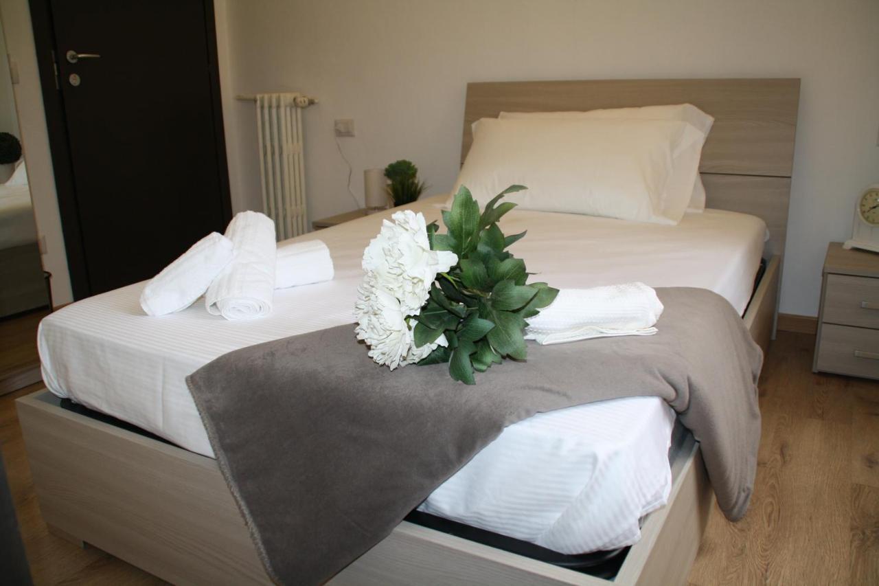 Le Colonne Milano Bed & Breakfast ภายนอก รูปภาพ